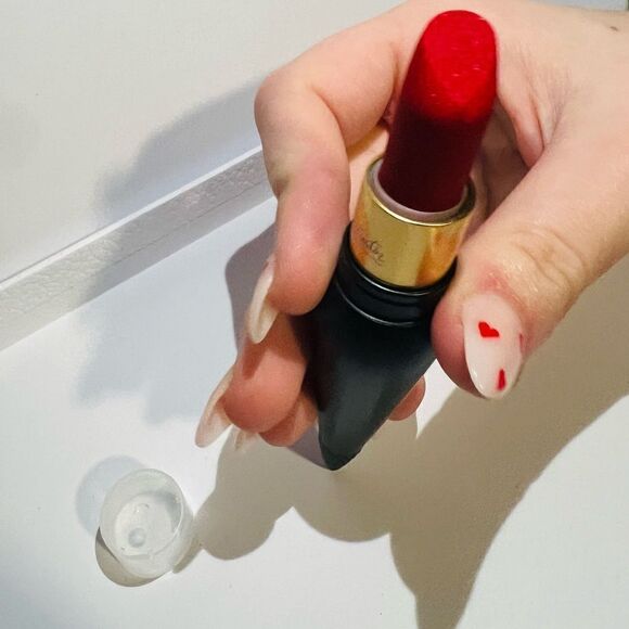 New Rouge Louboutin Velvet Matte Lipstick Red Dramadouce 005 (plastic cap) - Picture 10 of 15